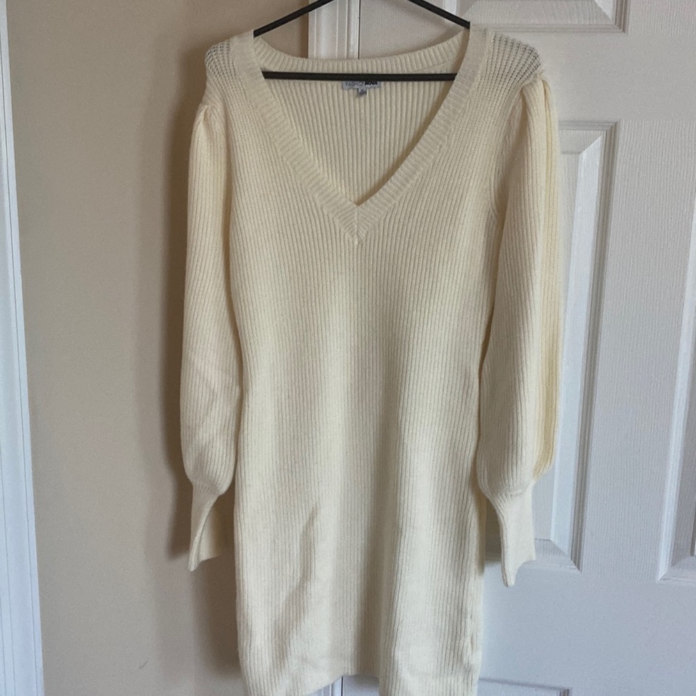 💜5/$25 NWOT Sweater dress